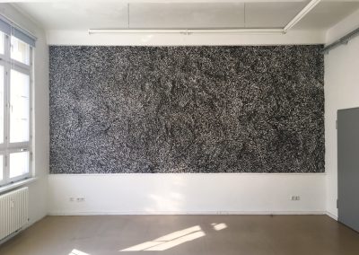 Hajime Mizutani - Representation and Light (Kohle auf Papier, 3 x 5 m). Photo: Hajime Mizutani